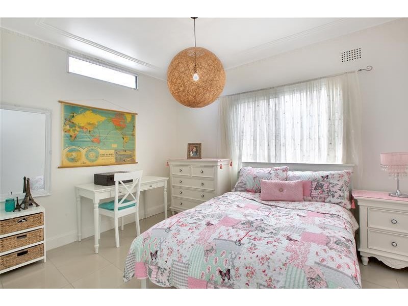 1 Glover Street, Greenacre NSW 2190