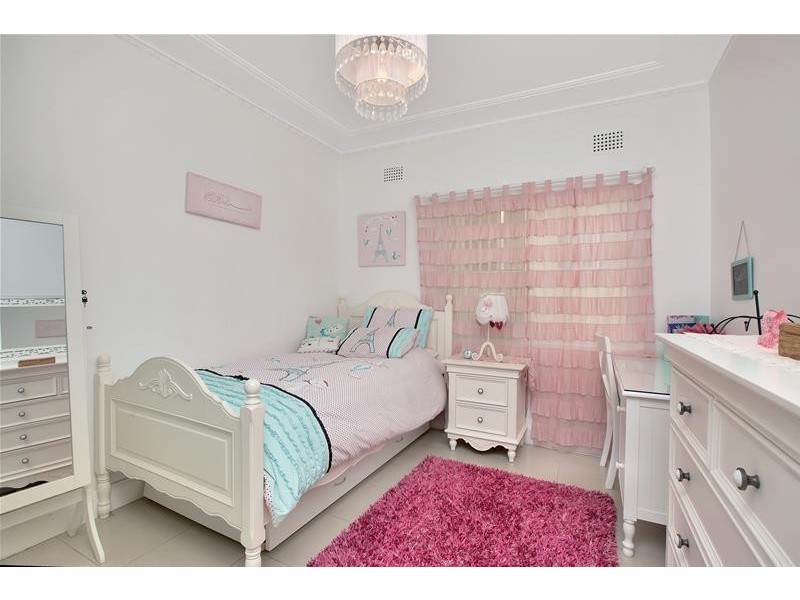 1 Glover Street, Greenacre NSW 2190