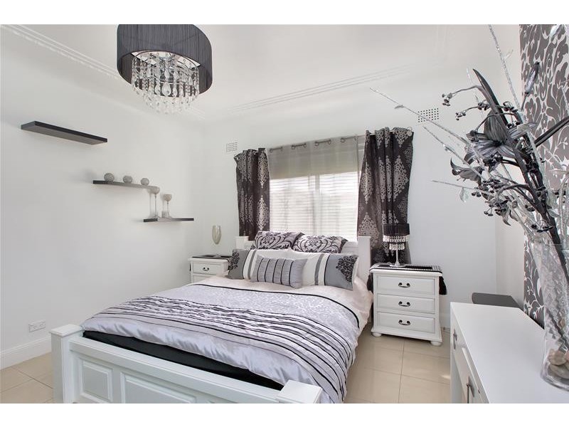 1 Glover Street, Greenacre NSW 2190