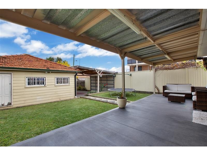 1 Glover Street, Greenacre NSW 2190