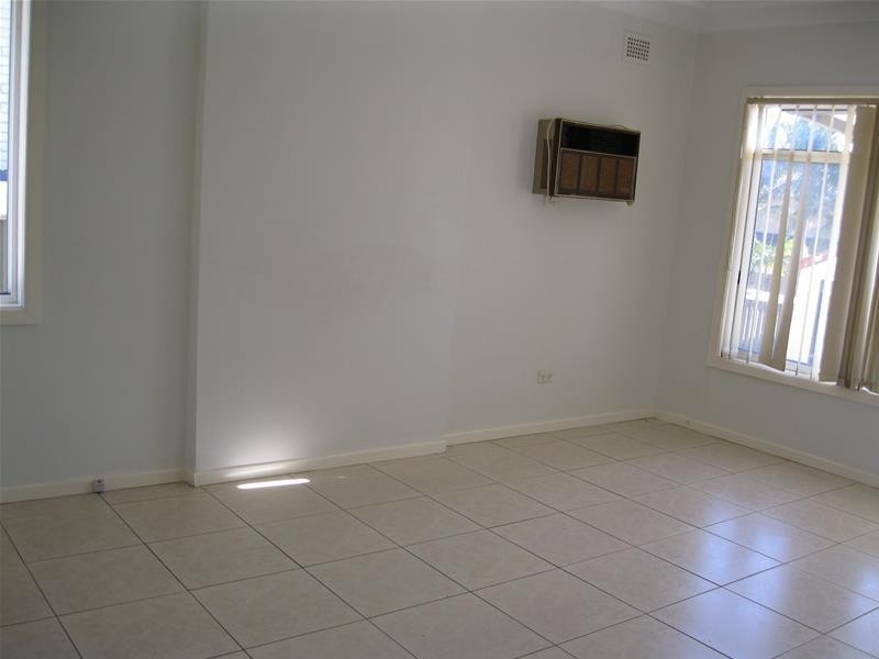 123 Macquarie Street, Greenacre NSW 2190