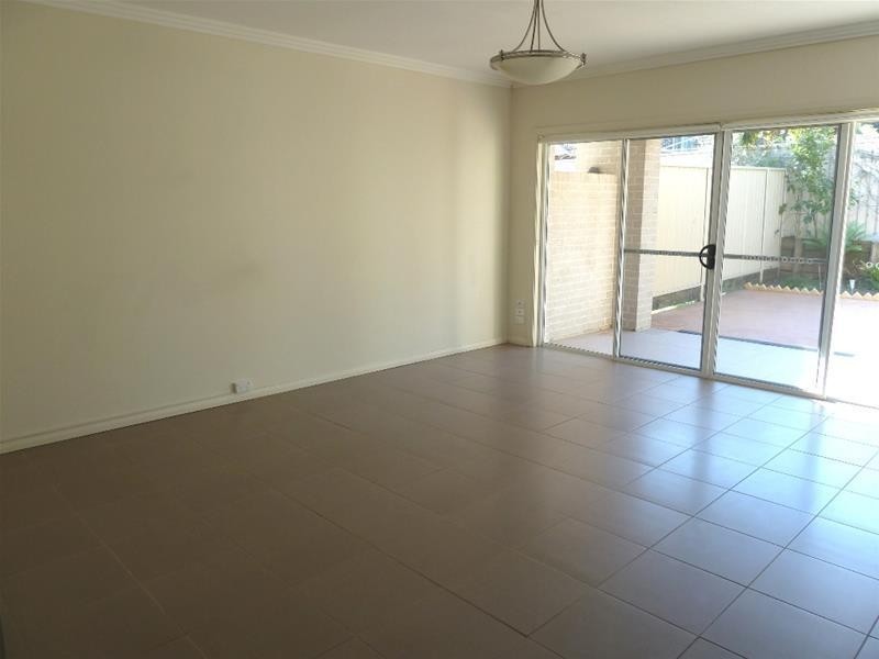 7/29 Gosling Street, Greenacre NSW 2190