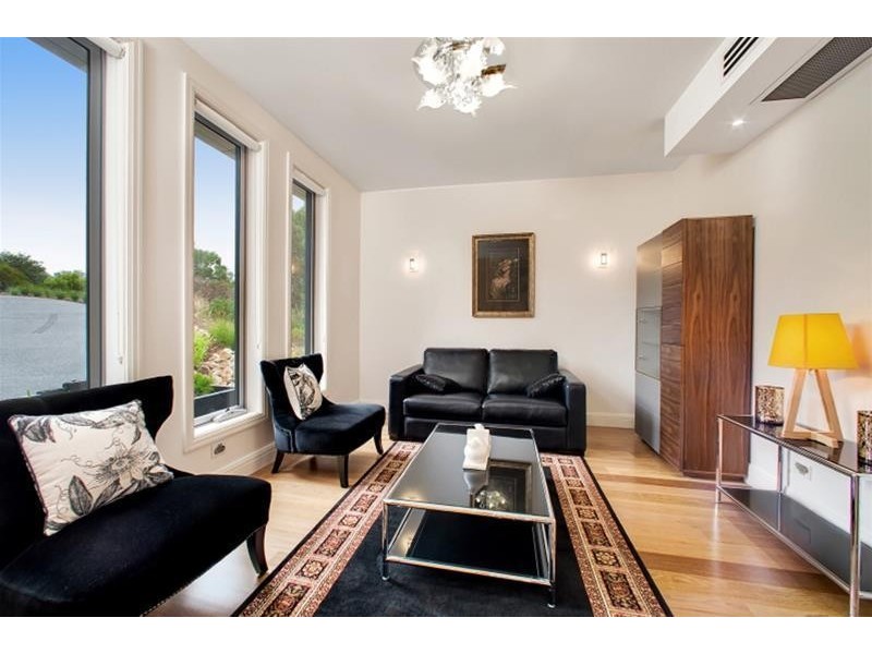 2/10 Darcy Street, Mornington VIC 3931