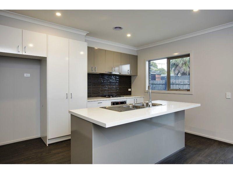 3/4 Ruth Road, Mornington VIC 3931