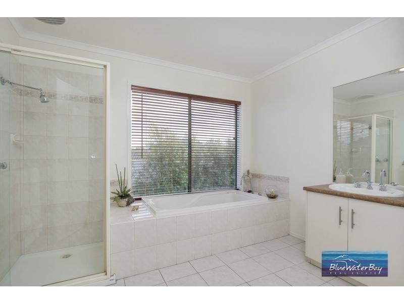11 Chadacre Place, Mornington VIC 3931