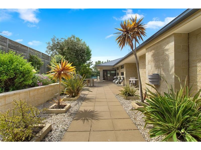 37 Serenity Way, Mornington VIC 3931