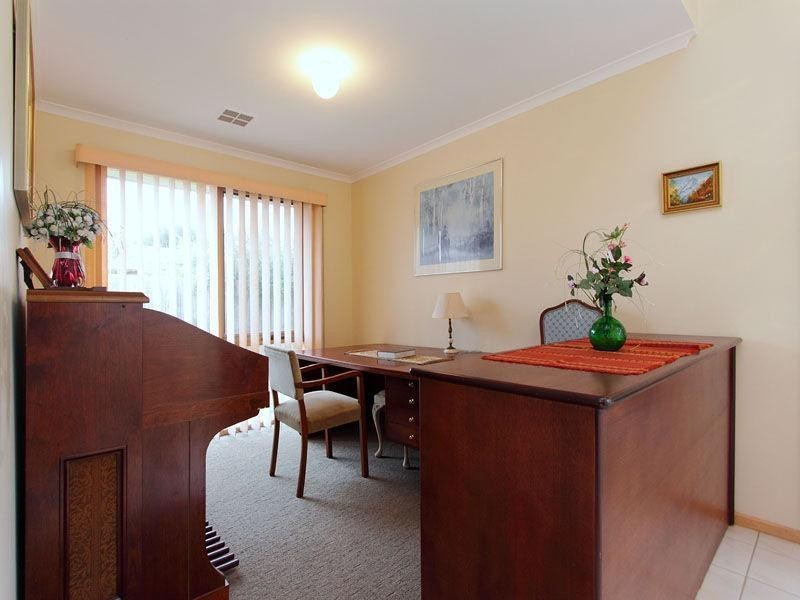4 Hakea Drive, Mount Martha VIC 3934