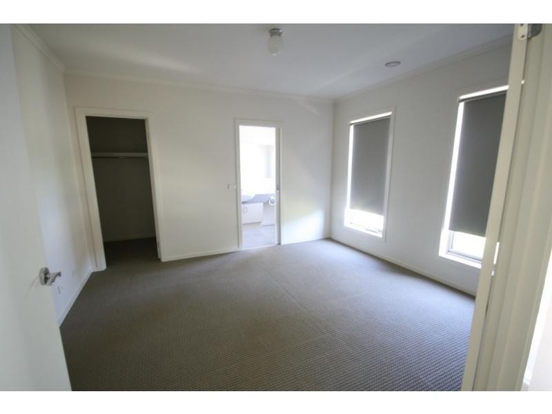 1 Flora Road, Mount Martha VIC 3934