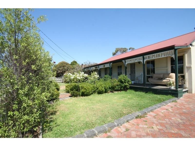 8 Troon Avenue, Mornington VIC 3931