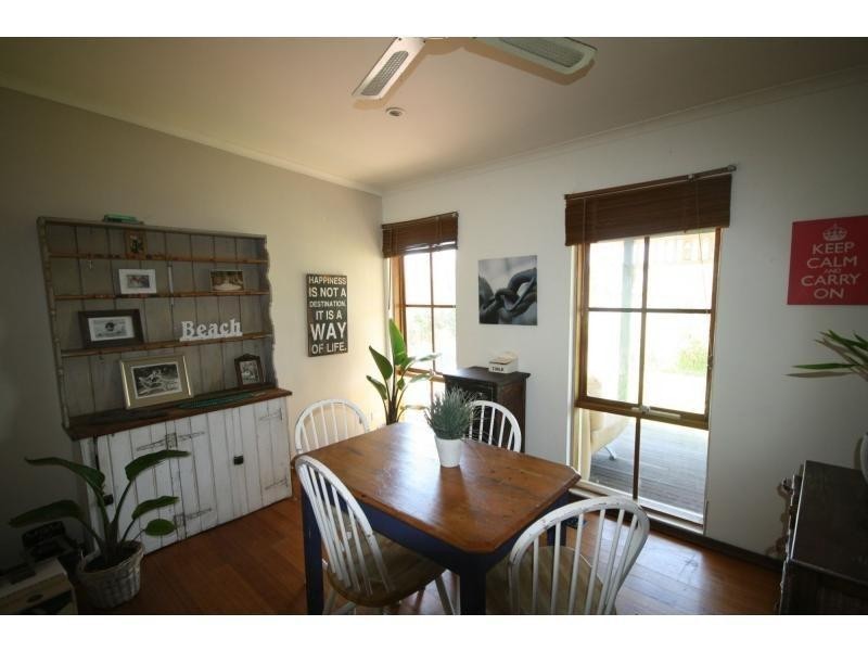 8 Troon Avenue, Mornington VIC 3931