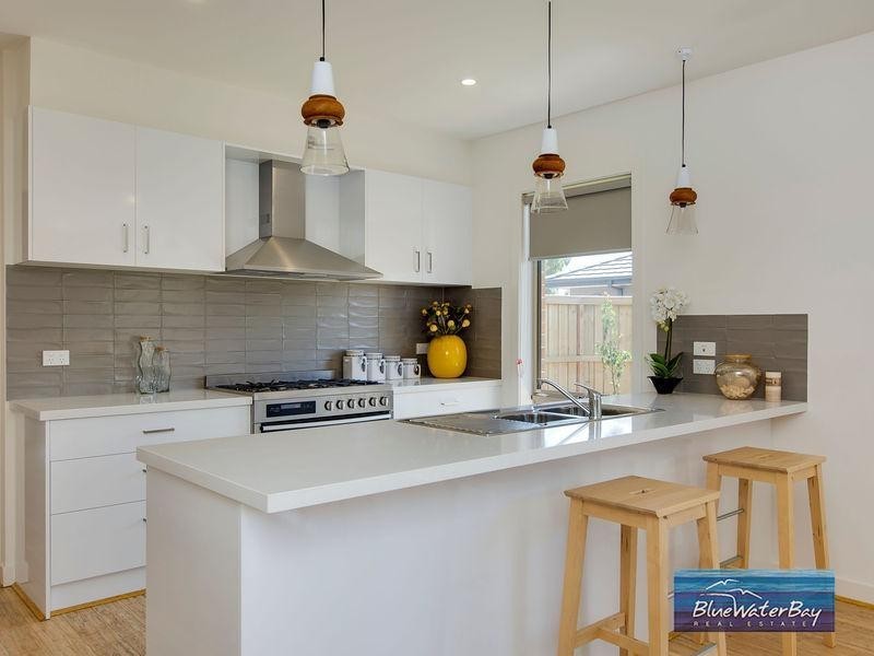 2/12 Kent Street, Mornington VIC 3931