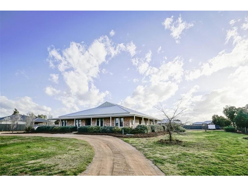 3 Carra Court, Nichols Point VIC 3501