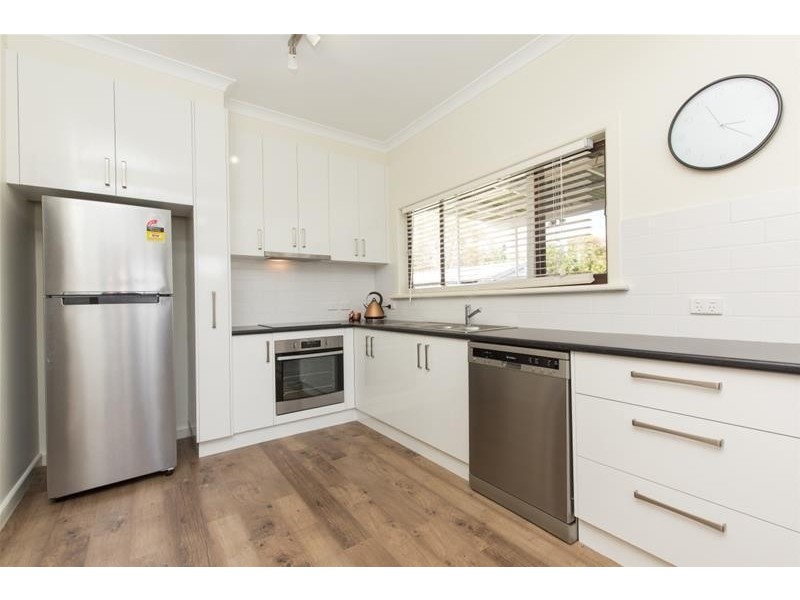 2 Oak Avenue, Mildura VIC 3500