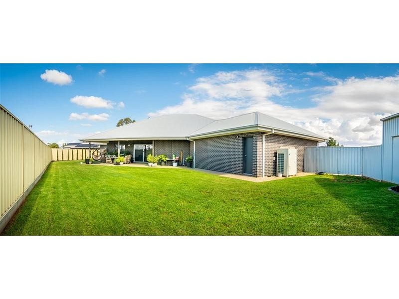 4 Kent Court, Irymple VIC 3498