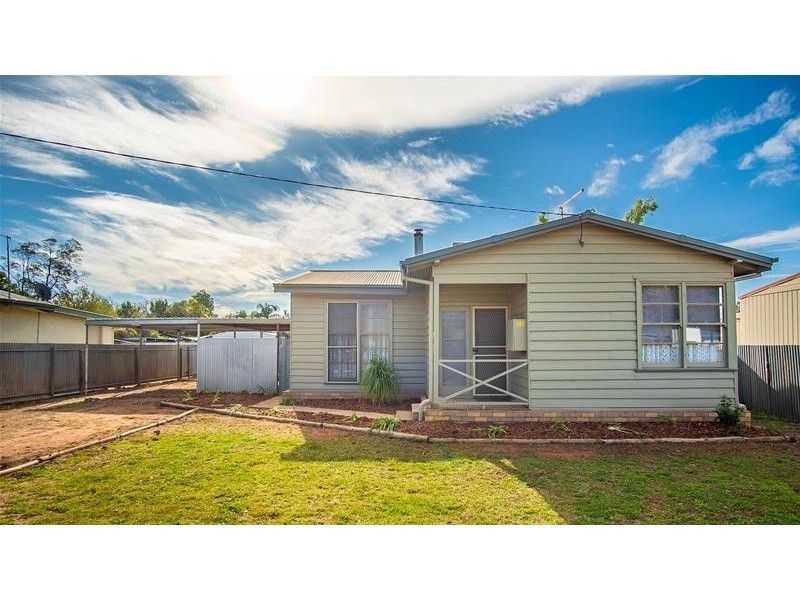 18 Adelaide Street, Gol Gol NSW 2738