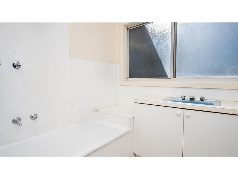 18 Adelaide Street, Gol Gol NSW 2738