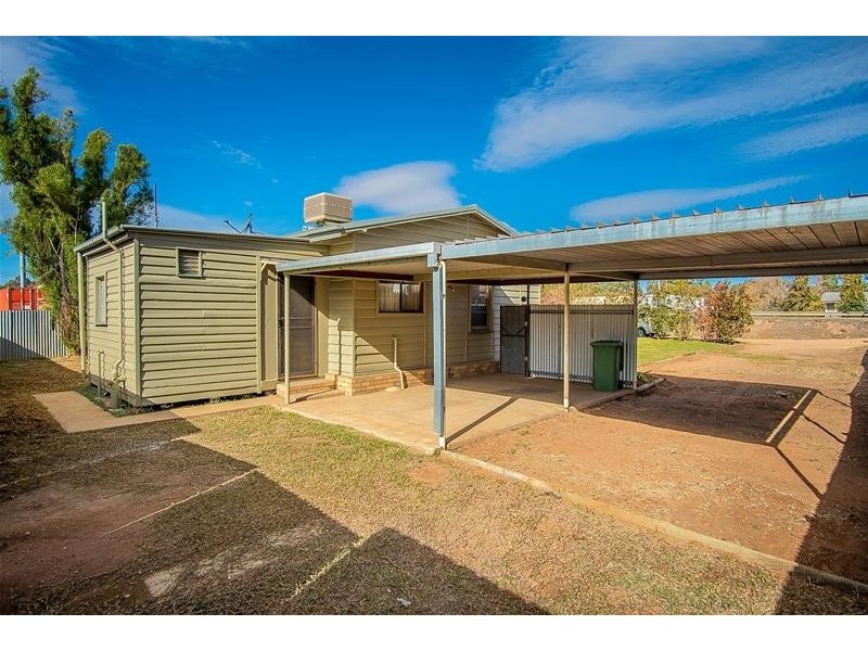 18 Adelaide Street, Gol Gol NSW 2738