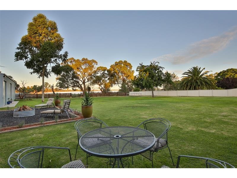 1 St Andrews Drive, Cabarita VIC 3505