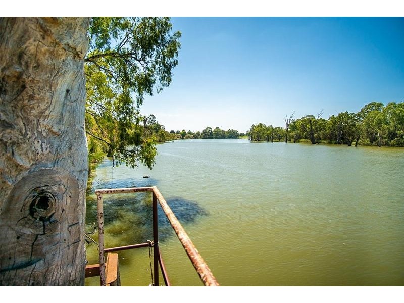 119 Sturt Highway, Gol Gol NSW 2738