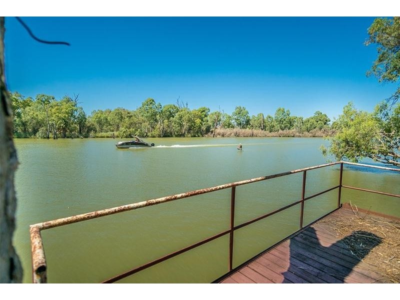 119 Sturt Highway, Gol Gol NSW 2738