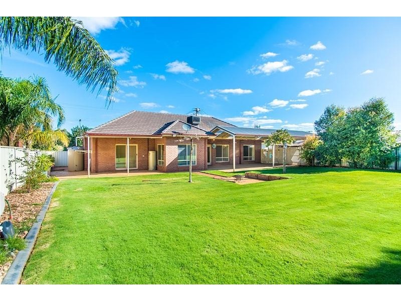 8 Wood Street, Gol Gol NSW 2738