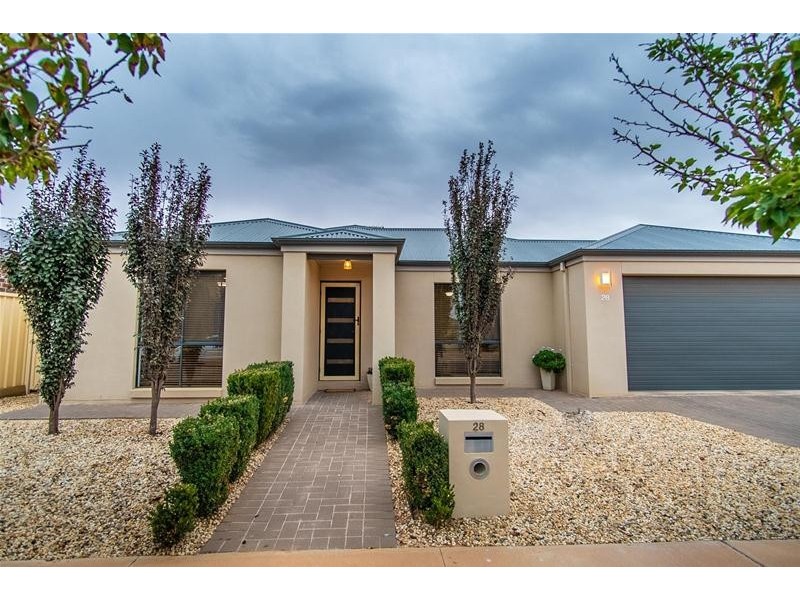 28 Oasis Boulevard, Mildura VIC 3500