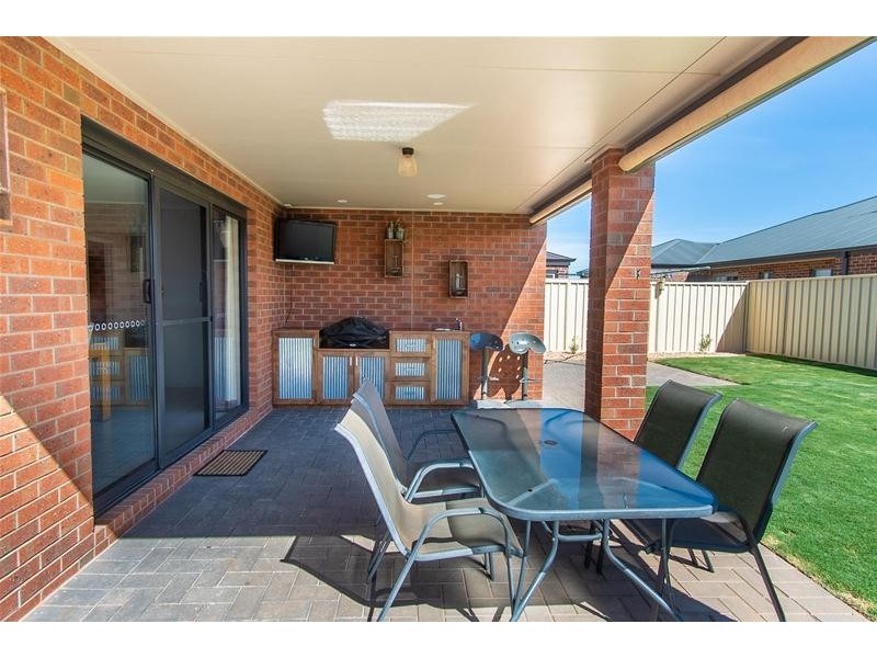 28 Oasis Boulevard, Mildura VIC 3500
