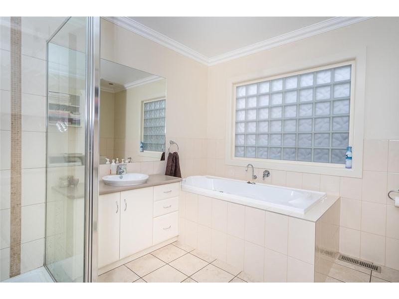 11 Oak Avenue, Mildura VIC 3500