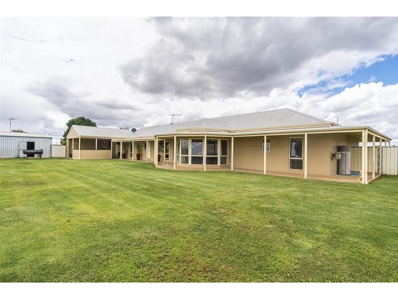 29 Derna Road, Robinvale VIC 3549