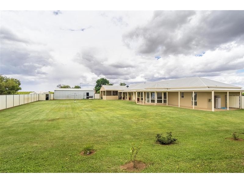 29 Derna Road, Robinvale VIC 3549