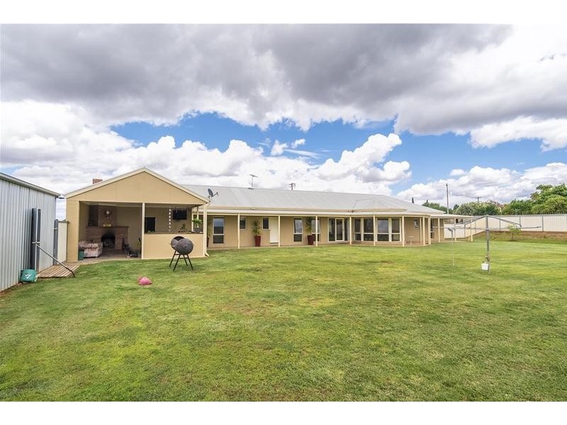 29 Derna Road, Robinvale VIC 3549