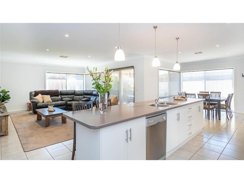 24 Leichhardt Drive, Mildura VIC 3500