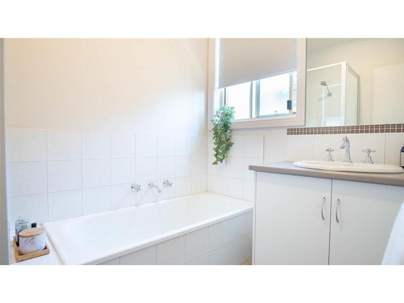 24 Leichhardt Drive, Mildura VIC 3500