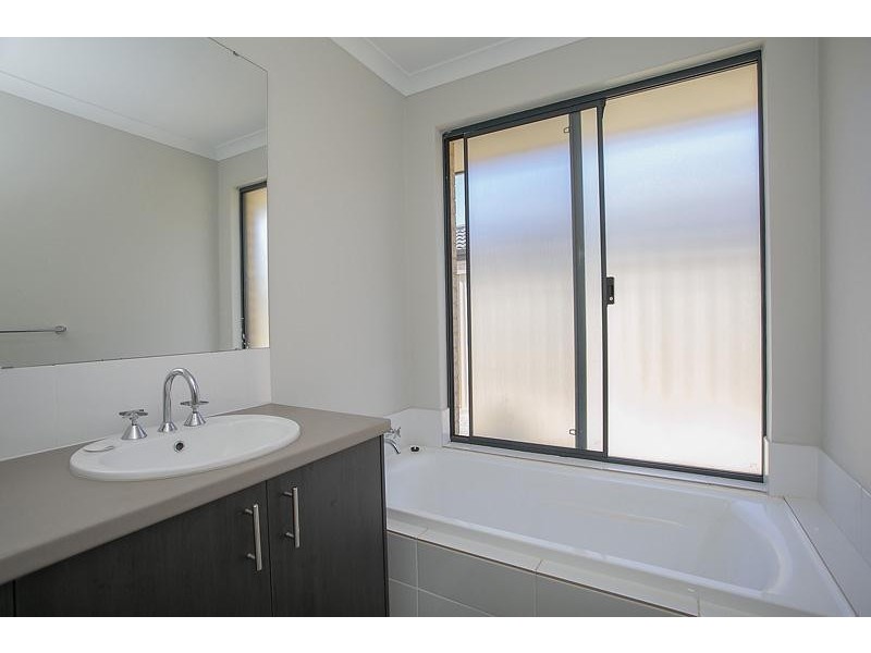 12 Hidcote Way, Pearsall WA 6065