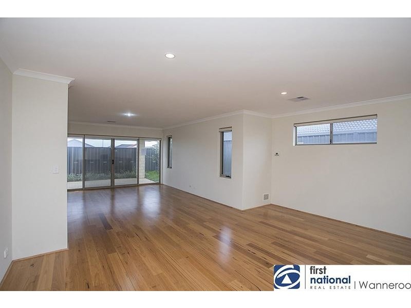 4 Dillwynia Bend, Banksia Grove WA 6031