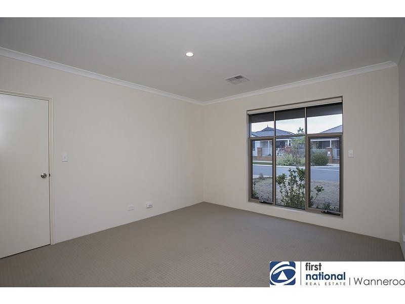 4 Dillwynia Bend, Banksia Grove WA 6031