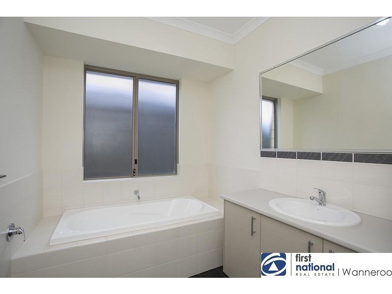 4 Dillwynia Bend, Banksia Grove WA 6031