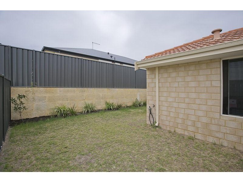 84 Kurrajong Boulevard, Banksia Grove WA 6031