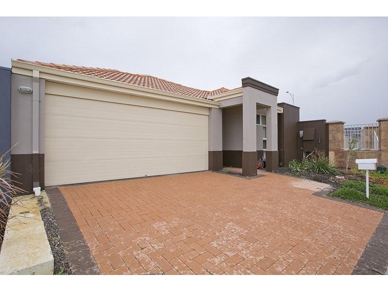 84 Kurrajong Boulevard, Banksia Grove WA 6031