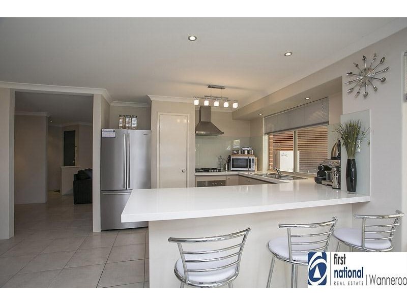 10 Mistletoe Drive, Banksia Grove WA 6031