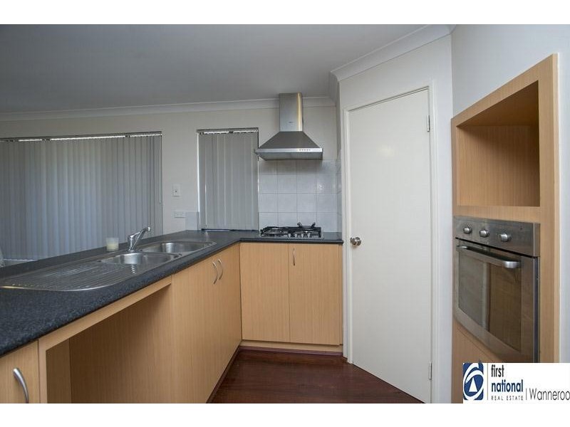 27 Fairvale Bend, Madeley WA 6065