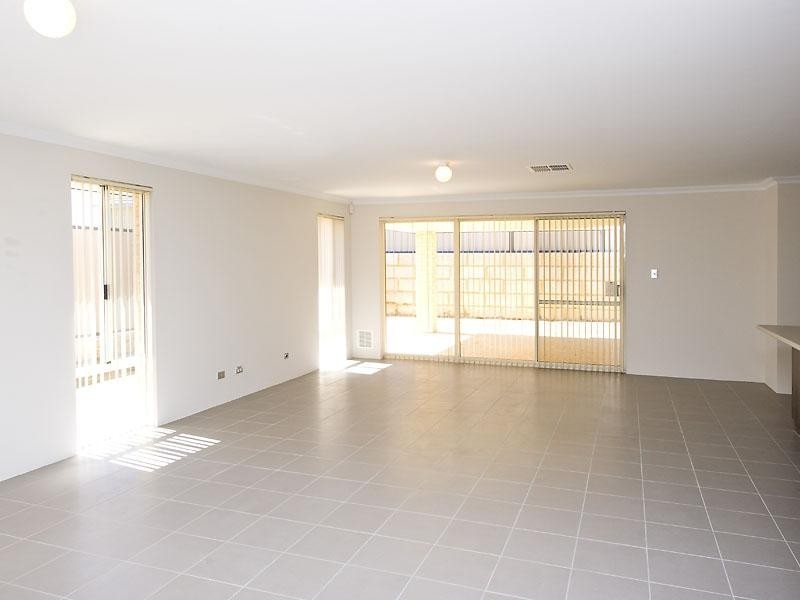 18 Berlin Drive, Wanneroo WA 6065