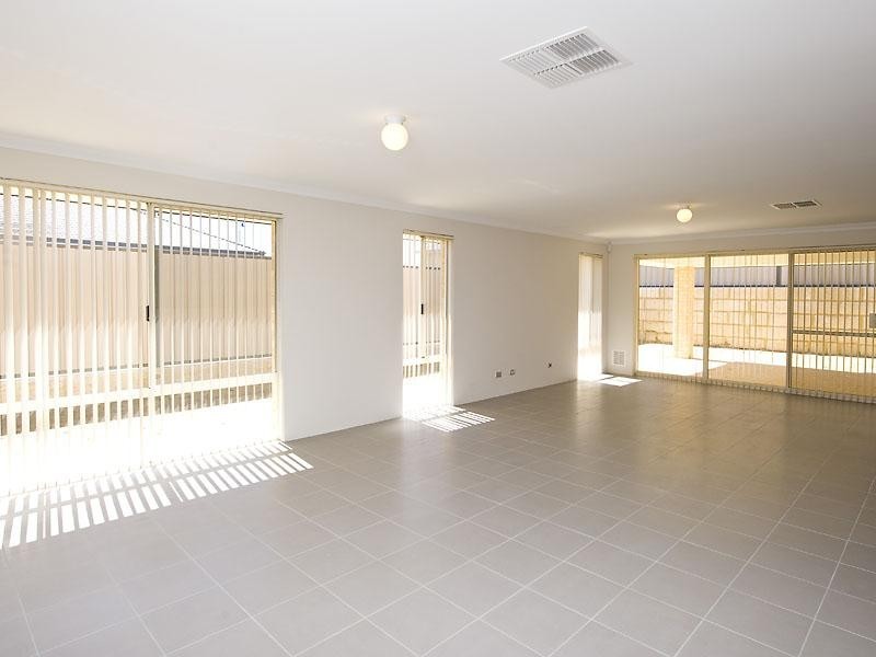 18 Berlin Drive, Wanneroo WA 6065