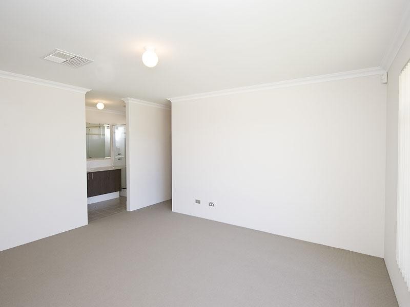 18 Berlin Drive, Wanneroo WA 6065