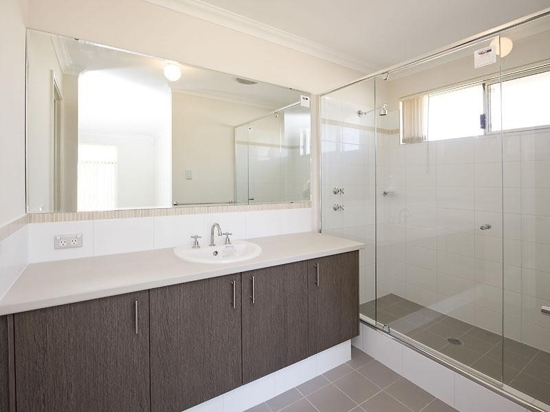 18 Berlin Drive, Wanneroo WA 6065