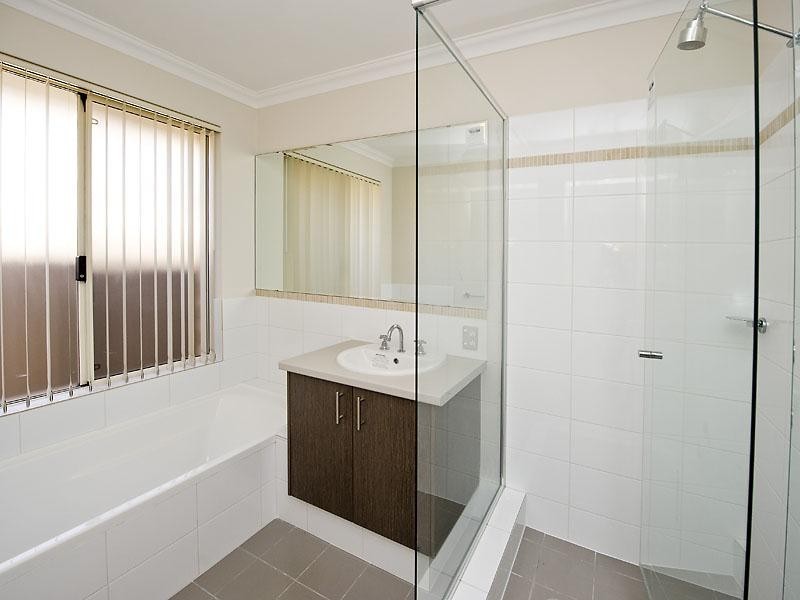 18 Berlin Drive, Wanneroo WA 6065