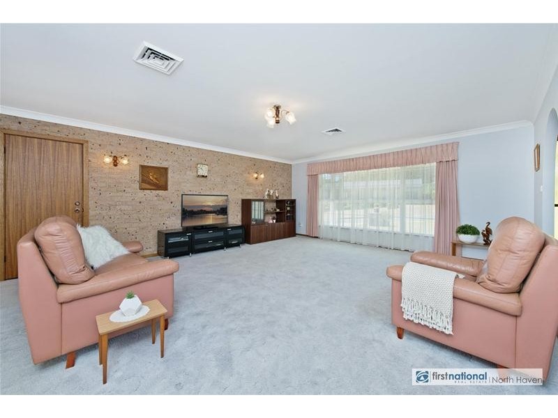 33 Waterview Crescent, West Haven NSW 2443