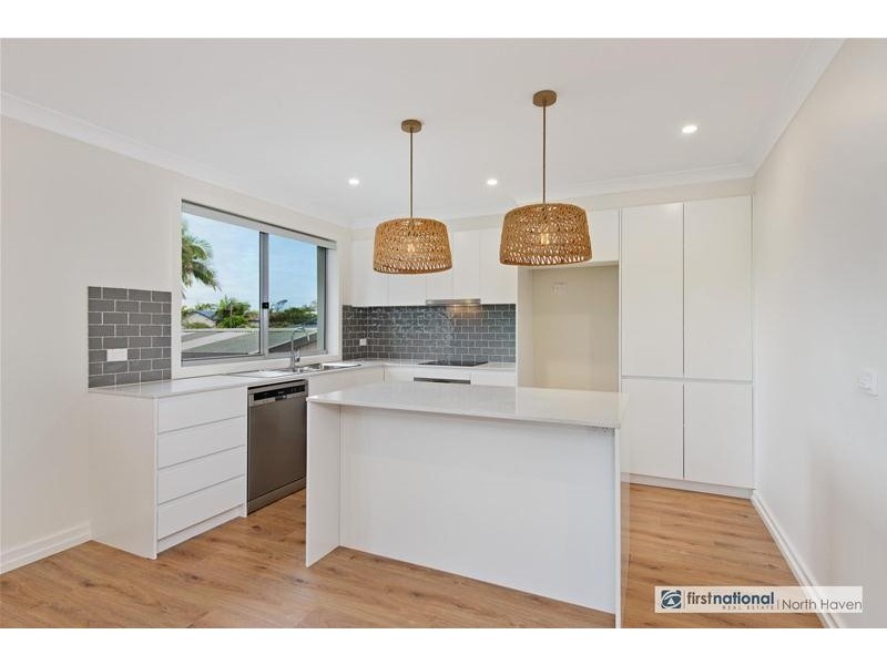 1560 Ocean Drive, Lake Cathie NSW 2445