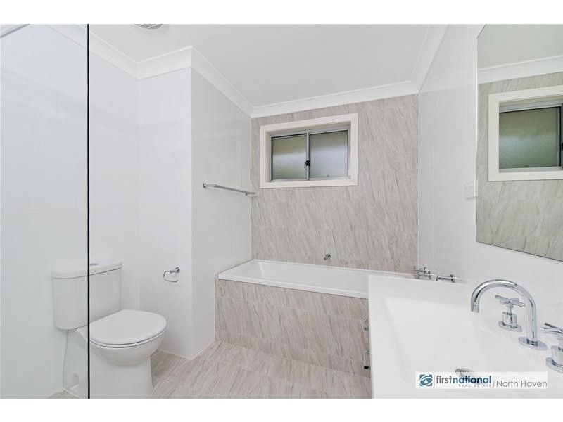 1560 Ocean Drive, Lake Cathie NSW 2445