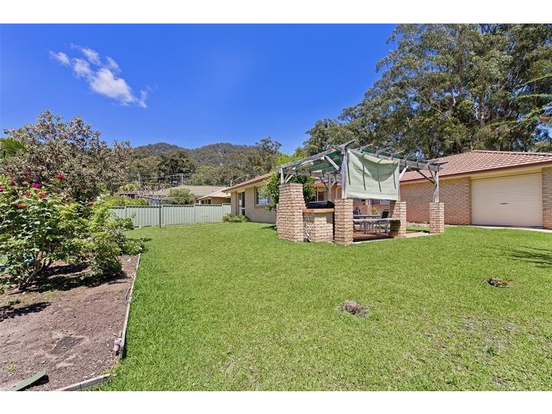 6 The Gateway, Laurieton NSW 2443